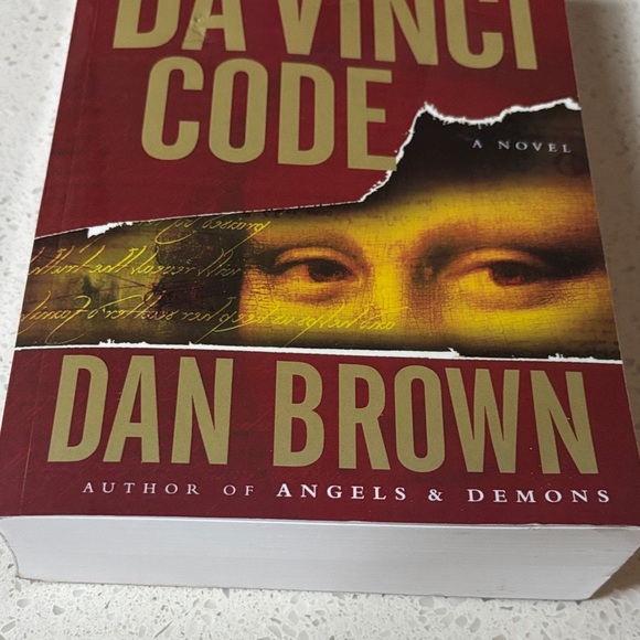 The Da Vinci Code Book by Dan Brown - Picture 2 of 3